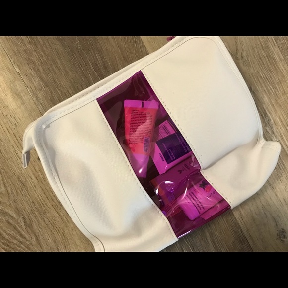 ๐18 Piece Beauty Sampler and Makeup Bag - Picture 7 of 8